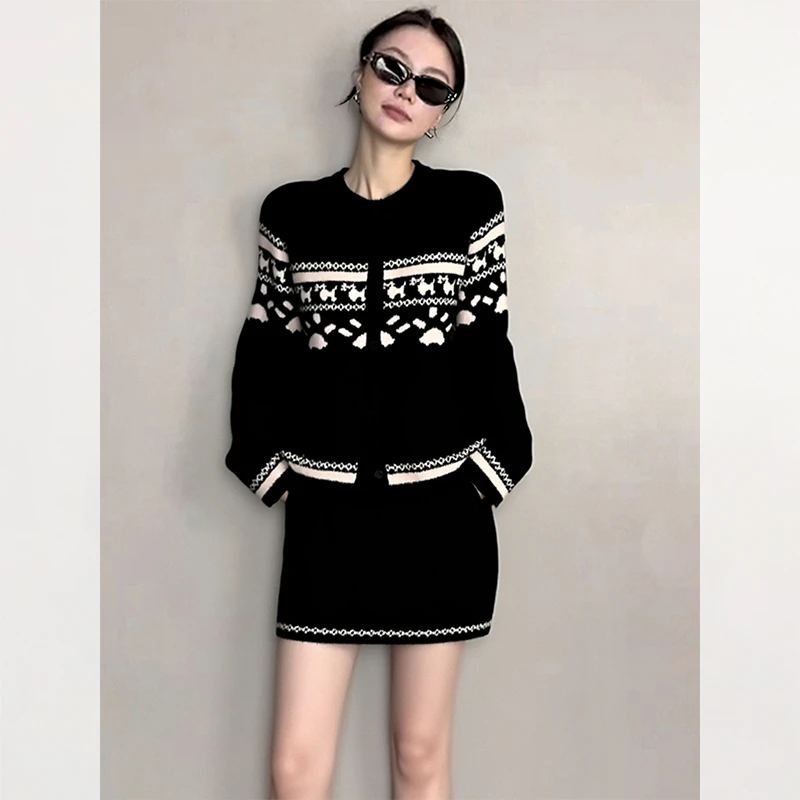 秋冬季大方得体穿搭韩系女装一整套黑色卡通提花针织半身裙两件套
