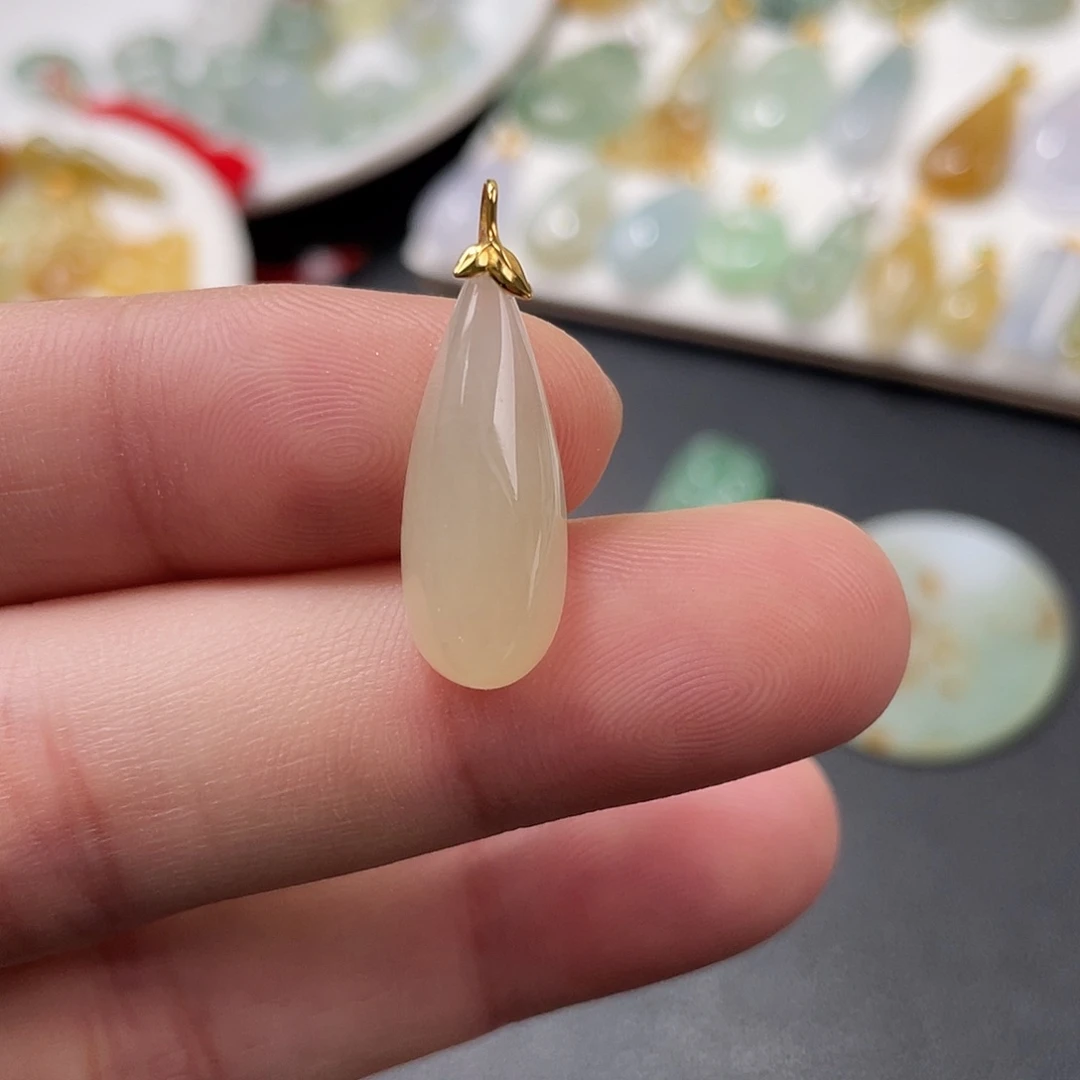 翡翠18K金镶嵌吊坠(不含链)水滴