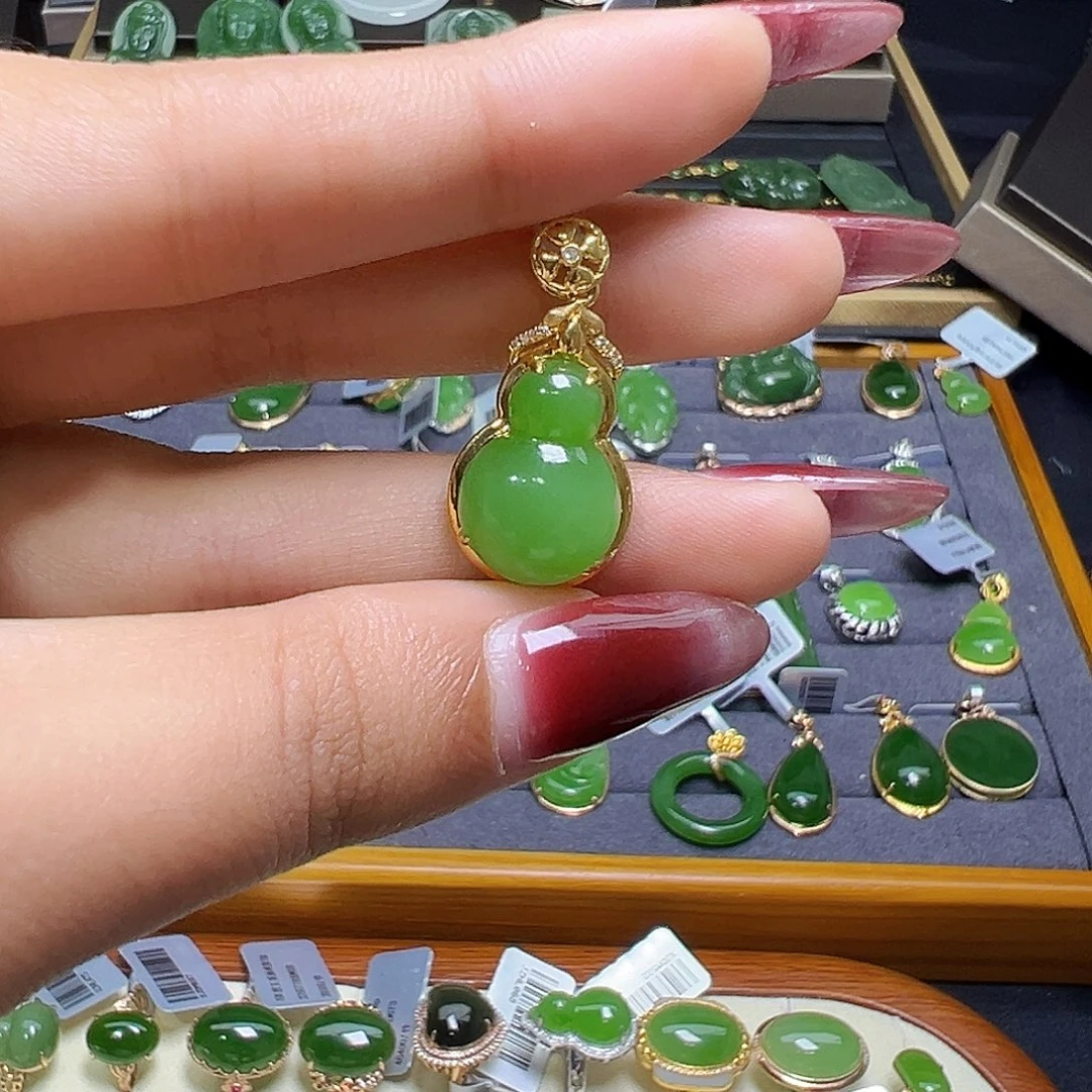 和田玉18K金镶嵌吊坠(赠链)