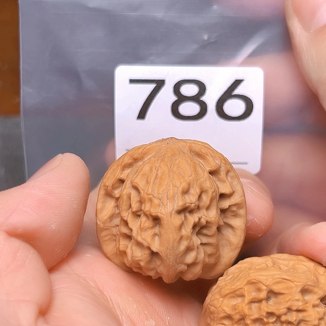 文玩核桃吊坠35野狼