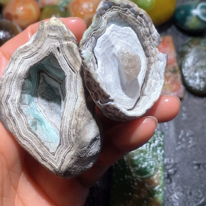 石英质玉颈饰未镶嵌?*媚