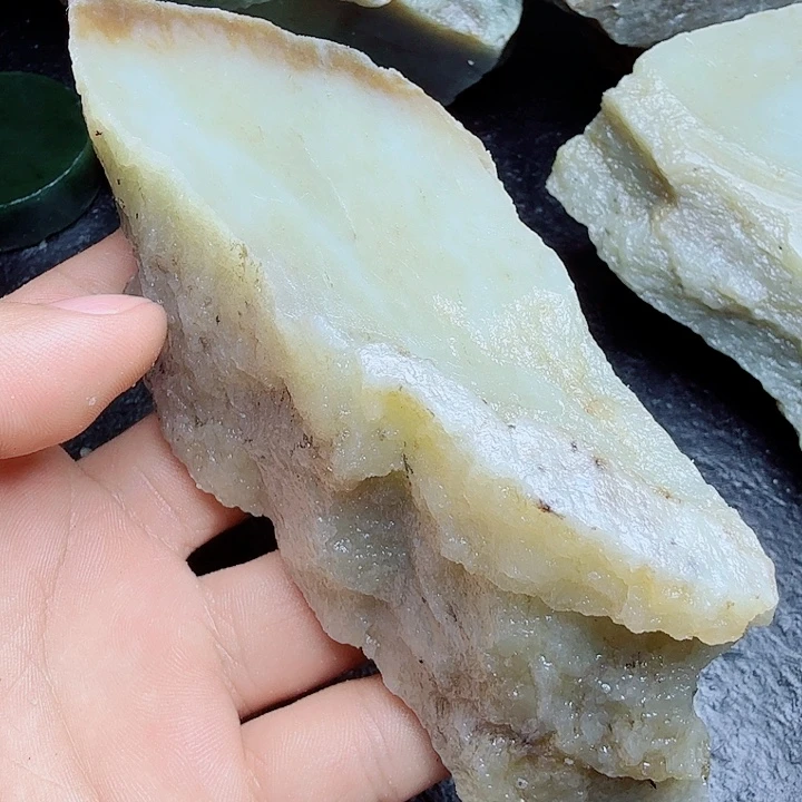 和田玉（糖玉）未镶嵌珠宝奇石