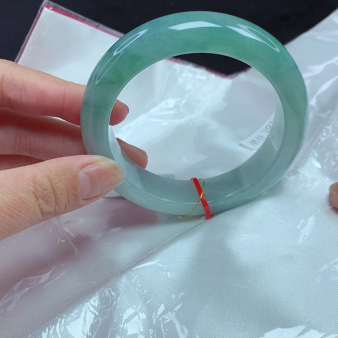 翡翠手镯未镶嵌57圈911