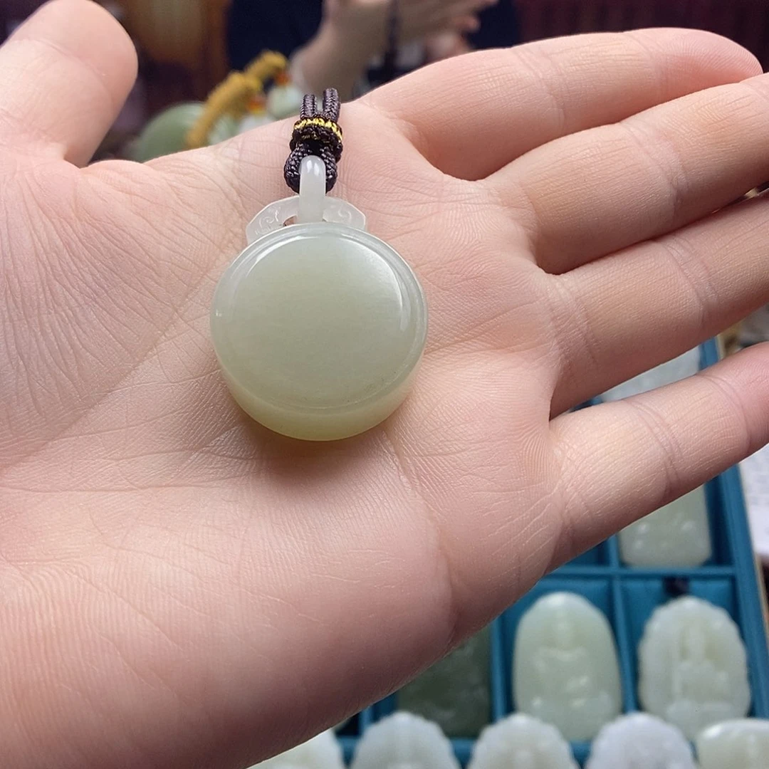 和田玉未镶嵌颈饰e**o