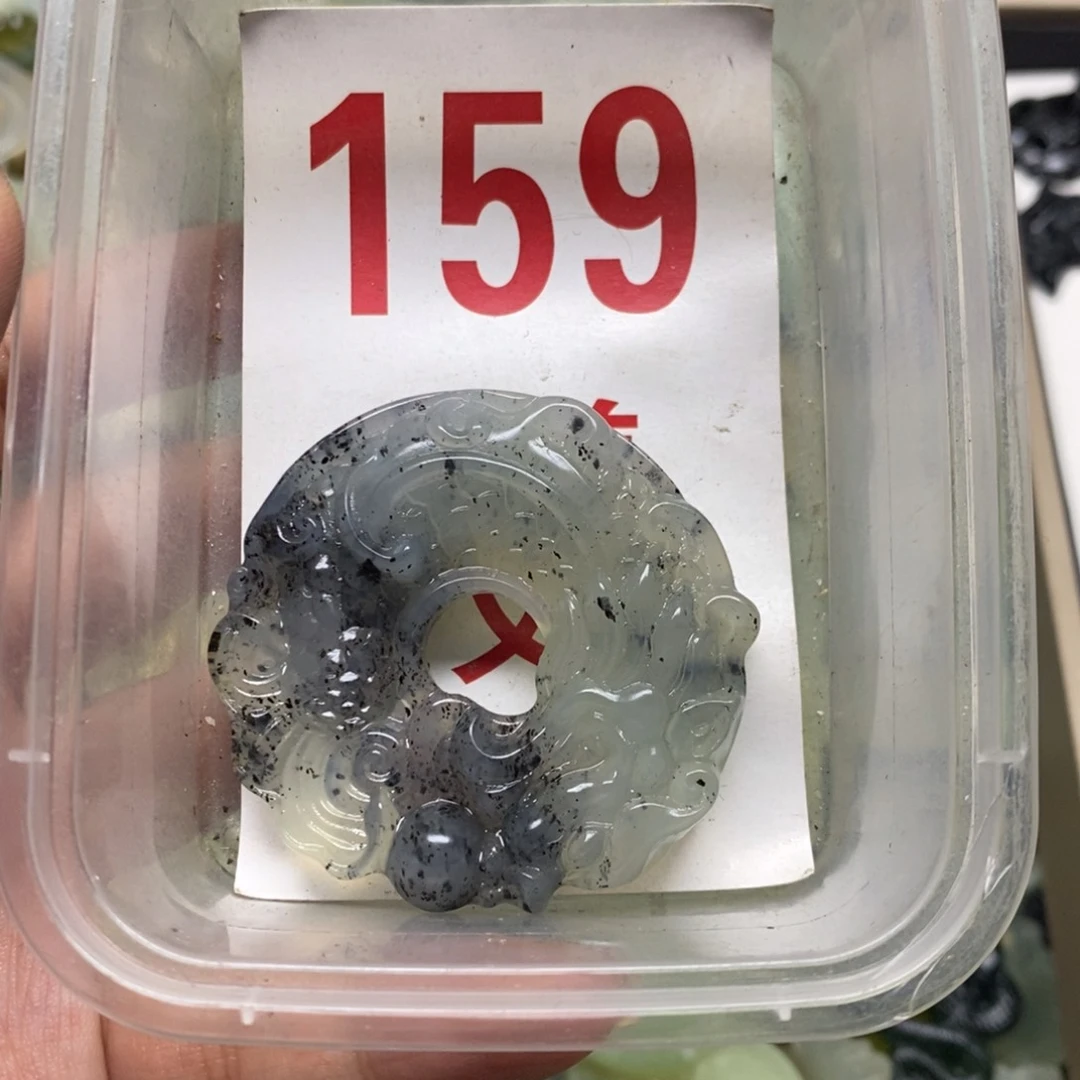 透闪石-蛇纹石玉吊坠未镶嵌