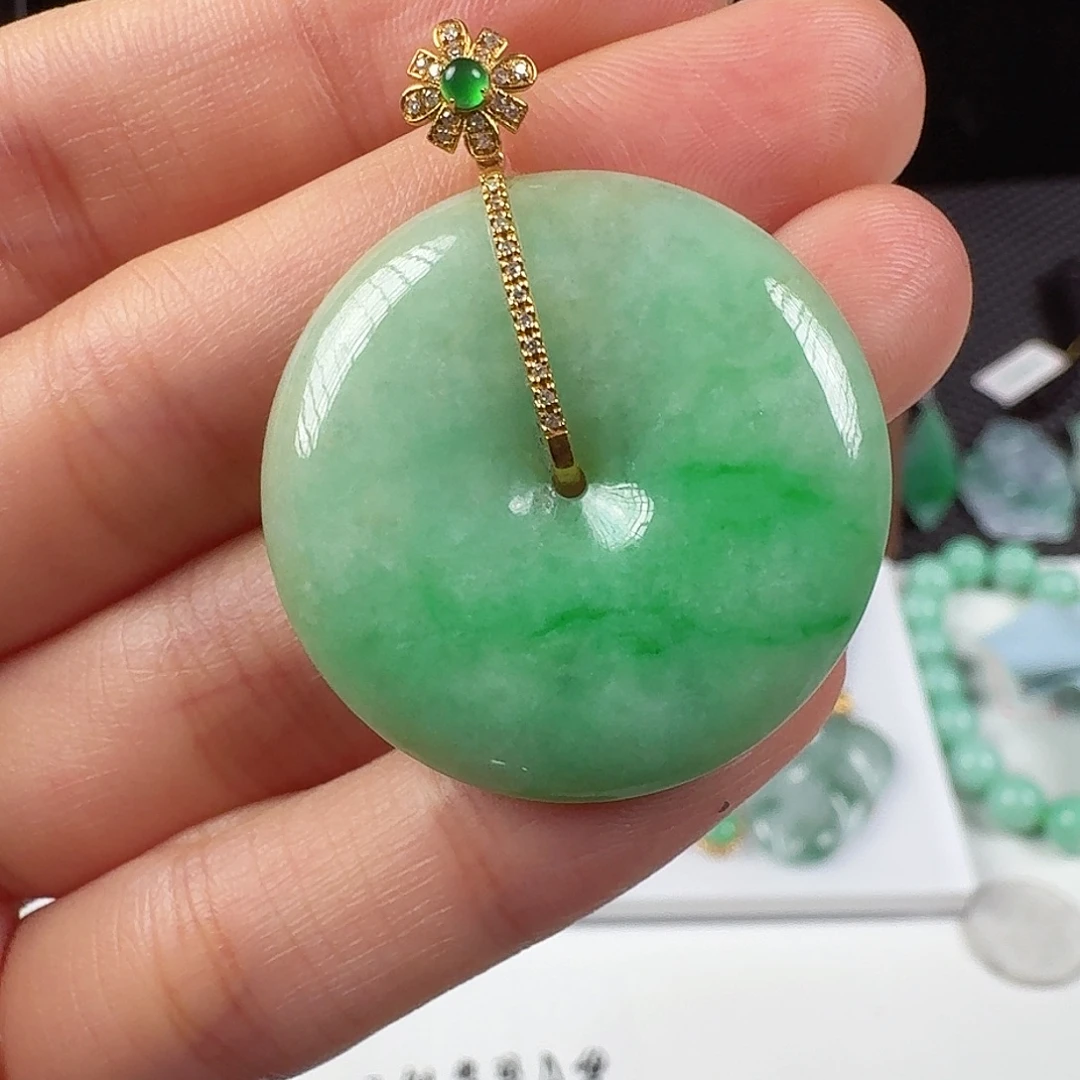 翡翠18K金镶嵌颈饰