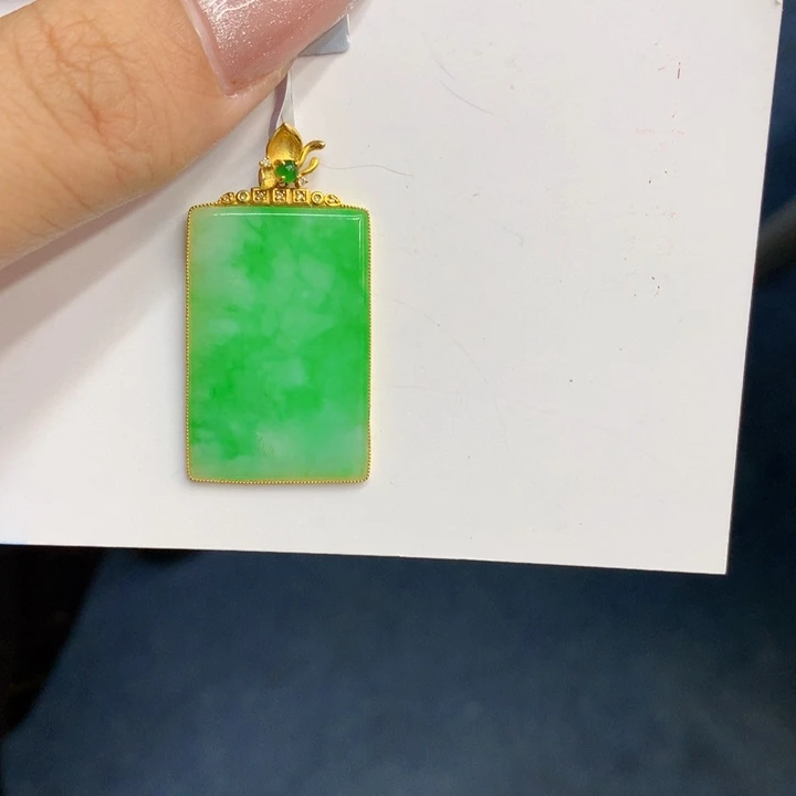 颈饰18K金镶嵌翡翠天然翡翠