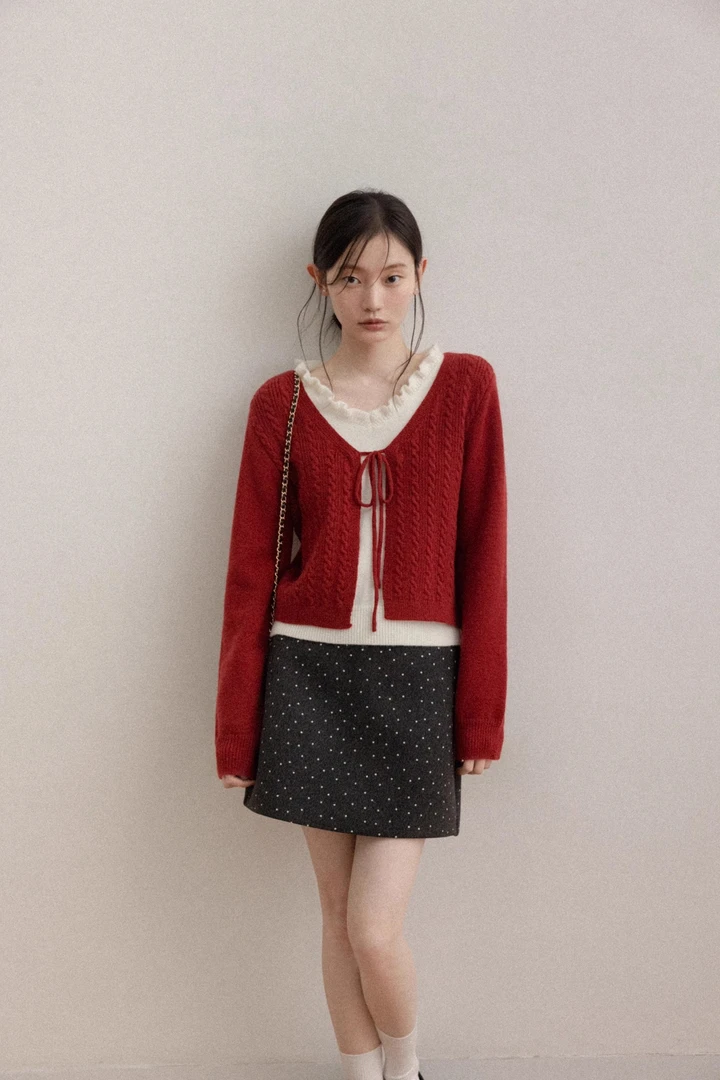 羊城故事-假两件v领红色毛衣女冬季保暖开衫外套Y51256284