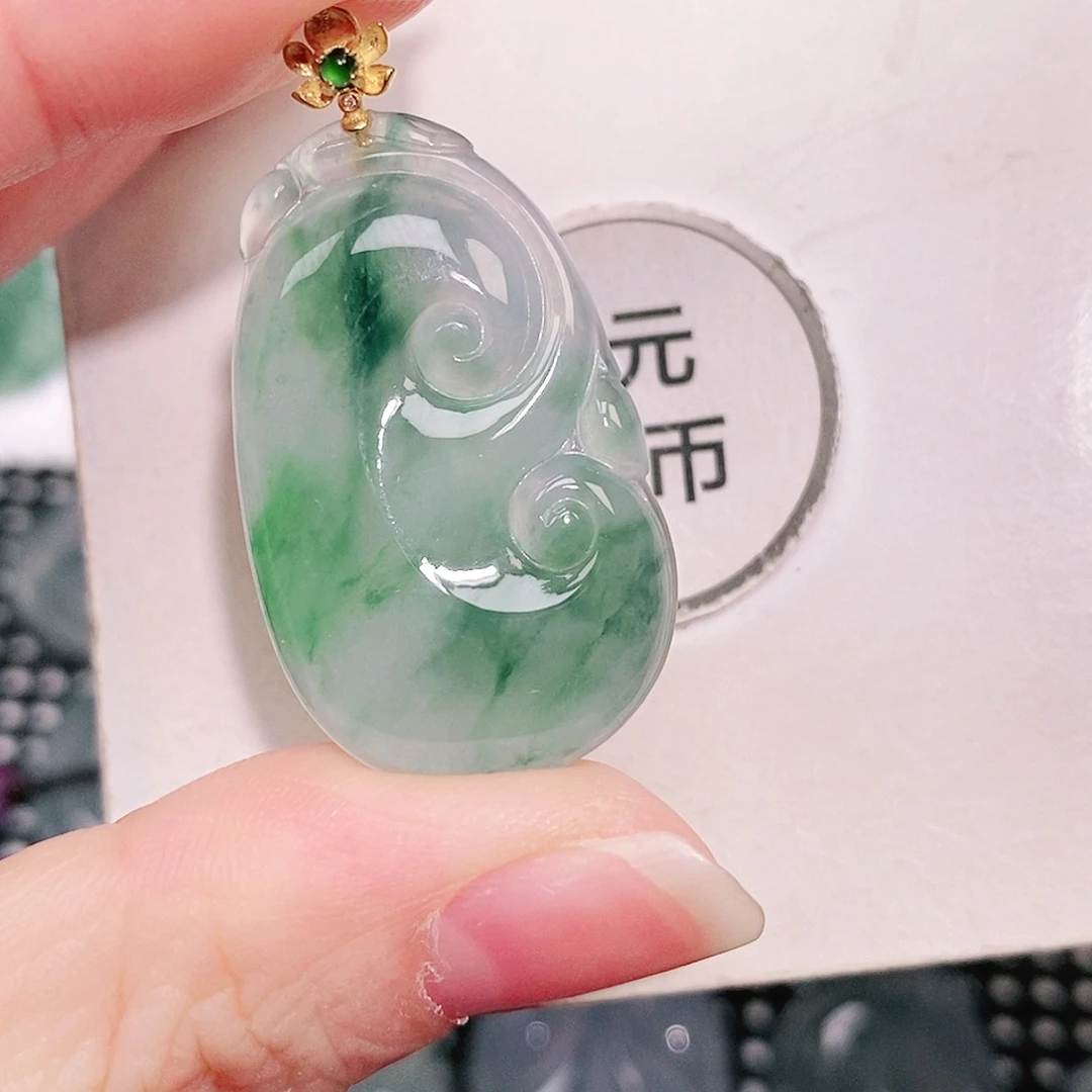 翡翠18K金镶嵌颈饰