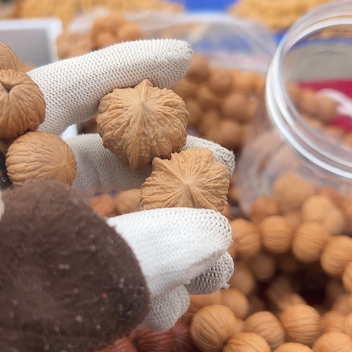 e***。猴头核桃手串猴头核桃