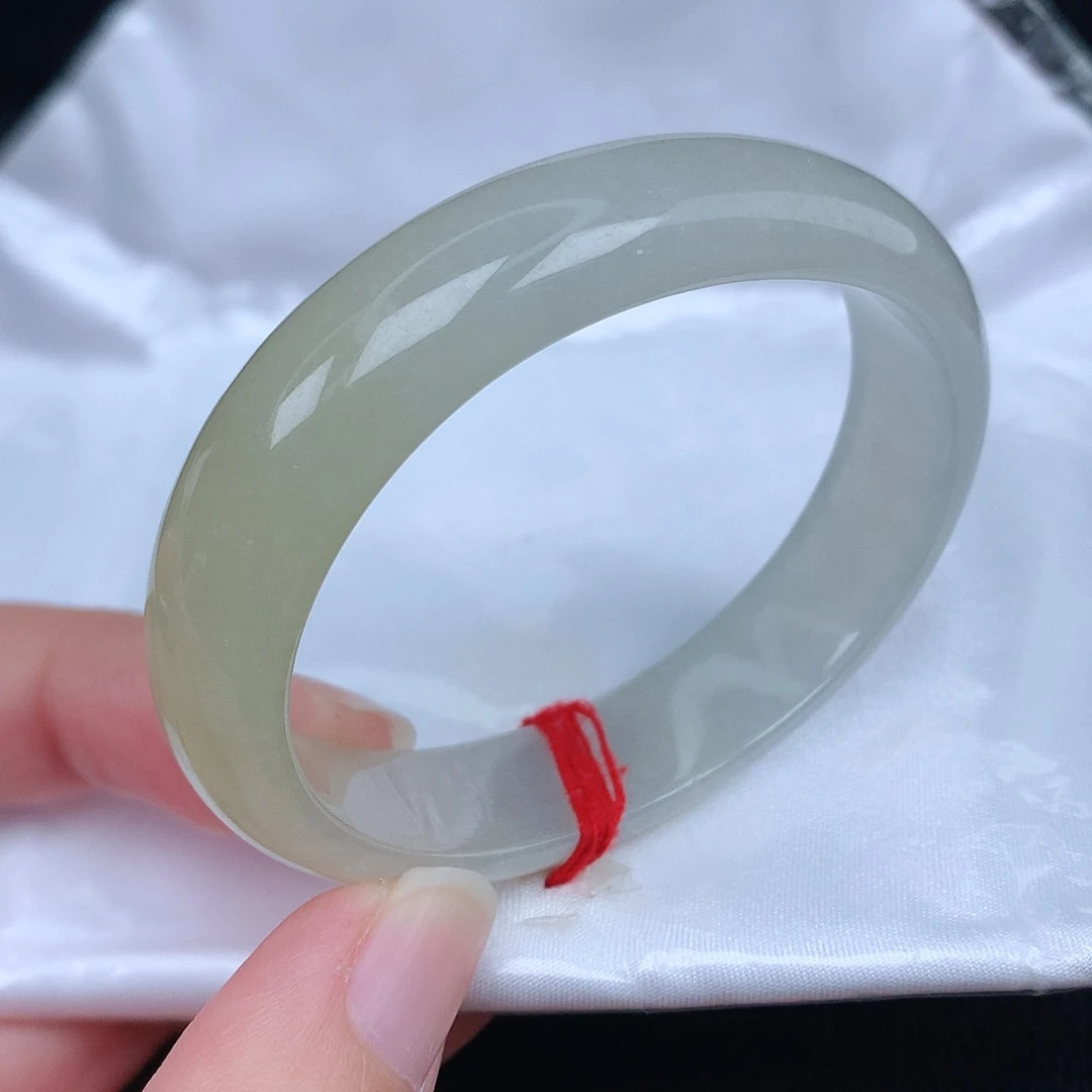 未镶嵌手镯（贵妃镯）翡翠天然