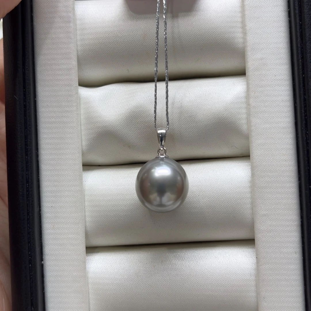 18K金镶嵌海水珍珠上新大溪地铂金灰瓜子扣吊坠12-13mm