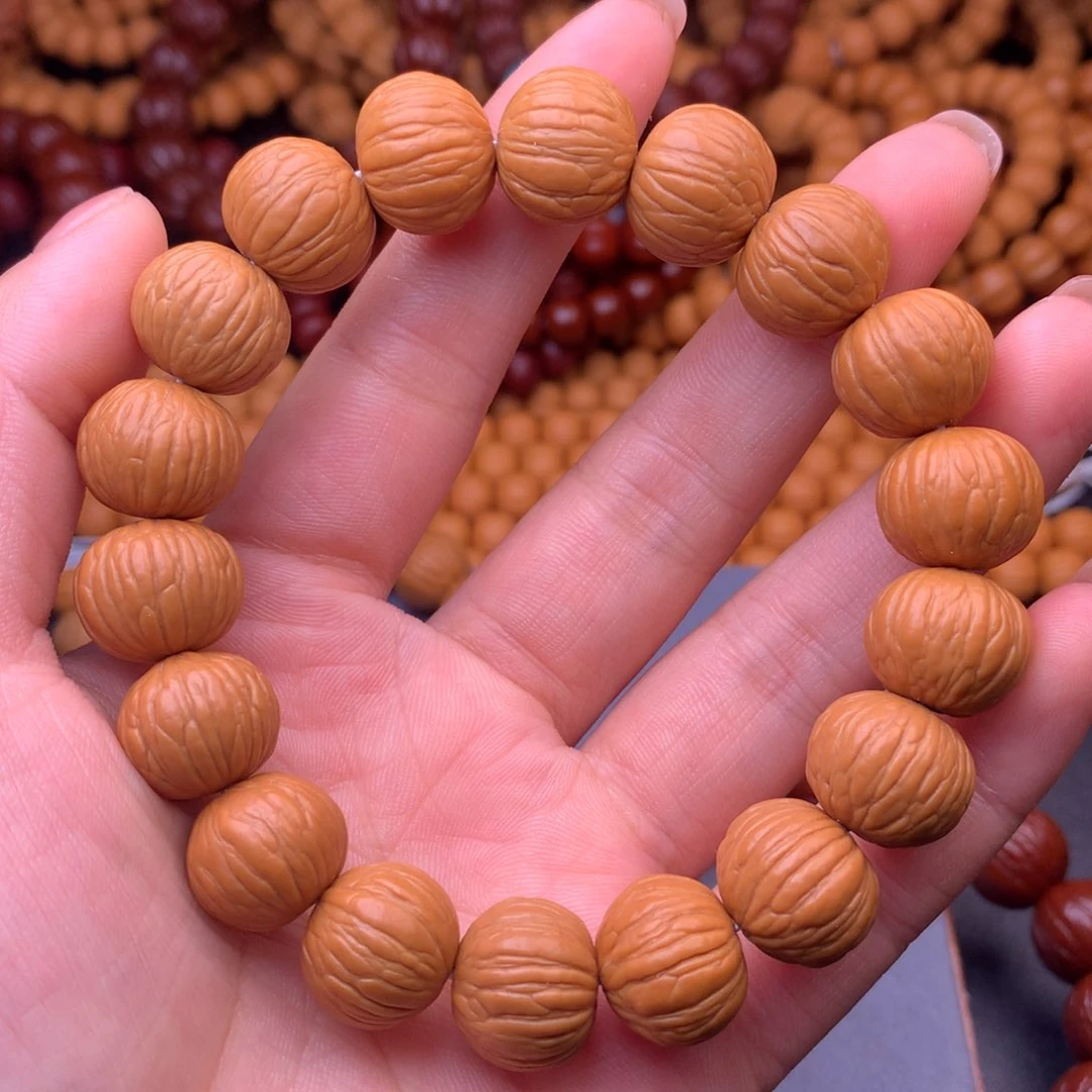 猴头核桃吊坠凤羽手串