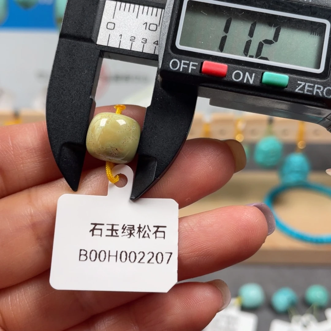 绿松石未镶嵌颈饰