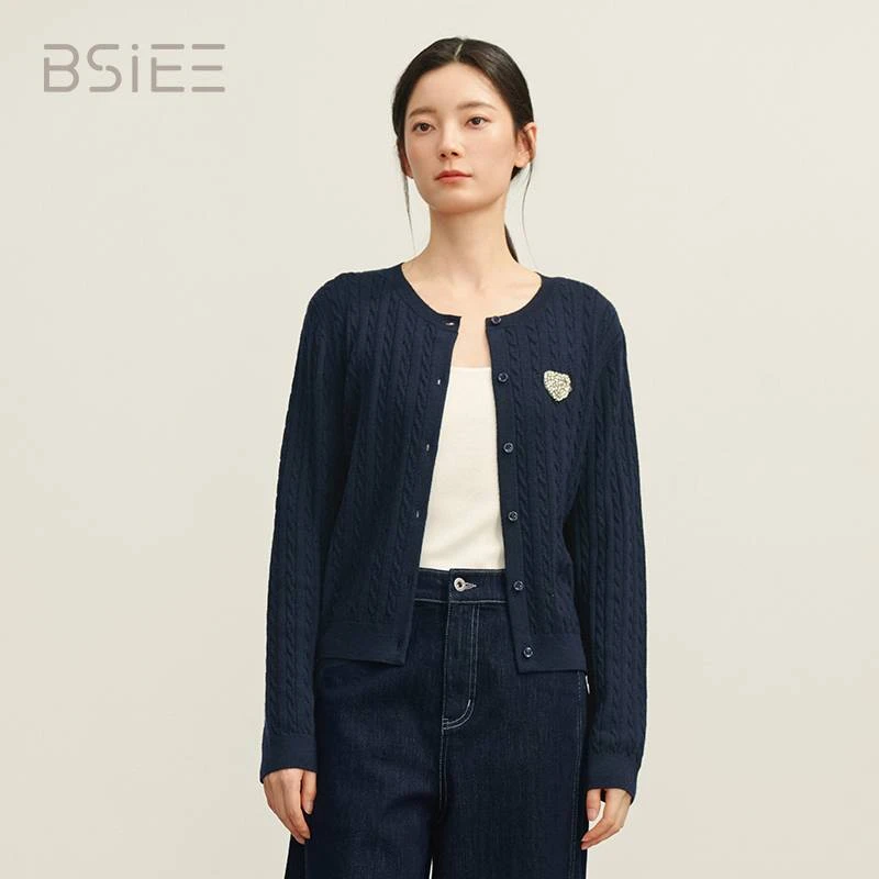 BSIEE本涩秋季新款爱心装饰经典麻花短开衫长袖女士外套