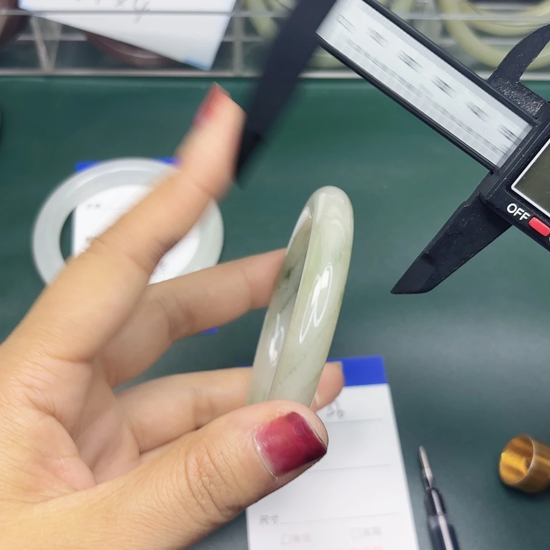 石英质玉未镶嵌手镯56/6857