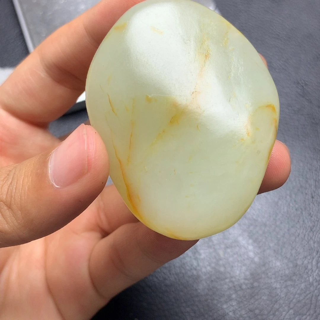 和田玉未镶嵌把件