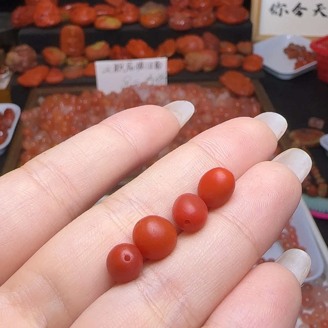 昊***海南红玛瑙未镶嵌颈饰