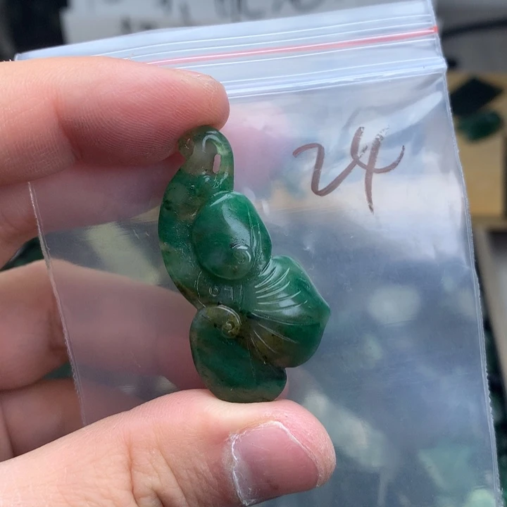 独山玉未镶嵌珠宝半成品微瑕