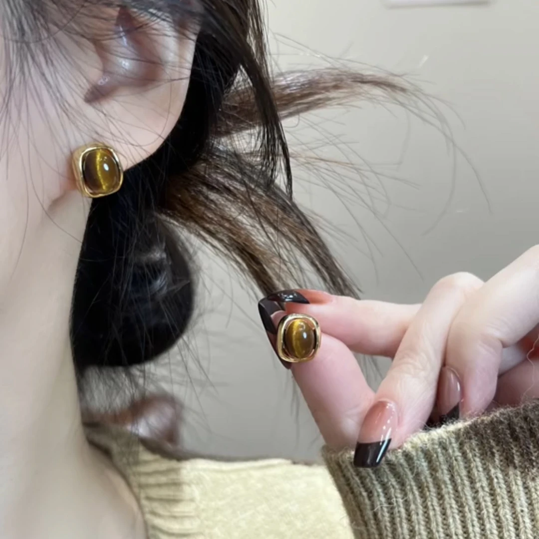 铜合金耳饰 美拉德猫猫眼耳钉轻者简约高级百搭耳环港风简约