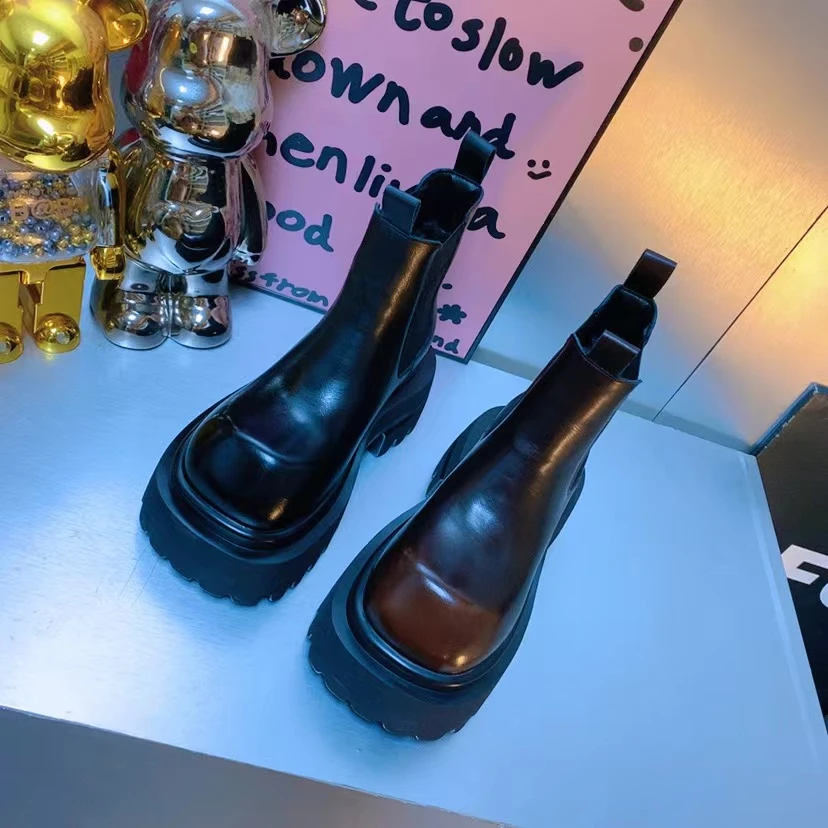 辉尚短筒2025冬季新款厚底矮筒女士马丁靴532-70