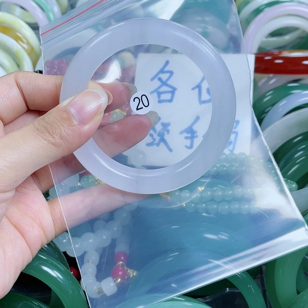 【闪购商品】石英质玉手镯未镶嵌56