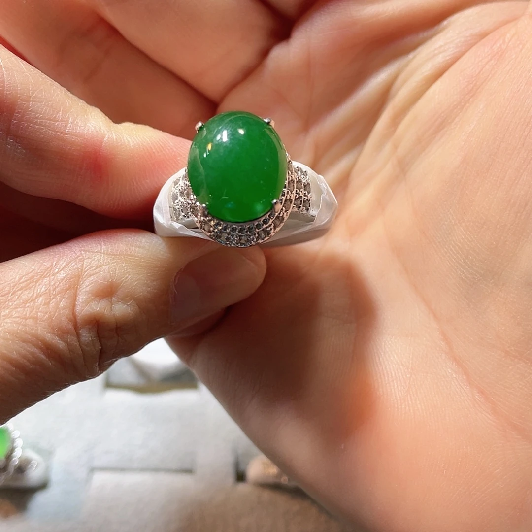 翡翠未镶嵌颈饰蛋面