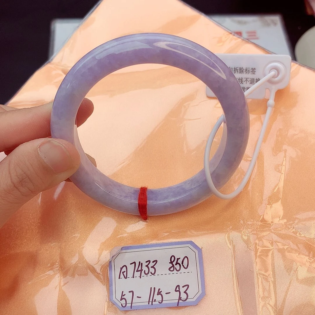 翡翠手镯未镶嵌翡翠