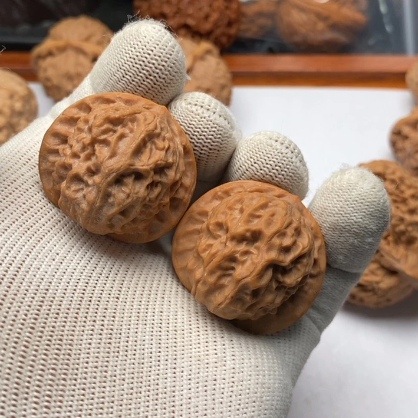 【闪购商品】文玩核桃吊坠K**？17瓷娃娃