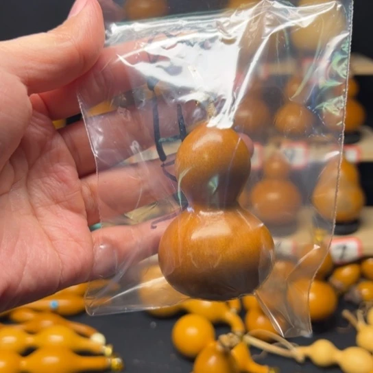 人***↕天然小葫芦手把件