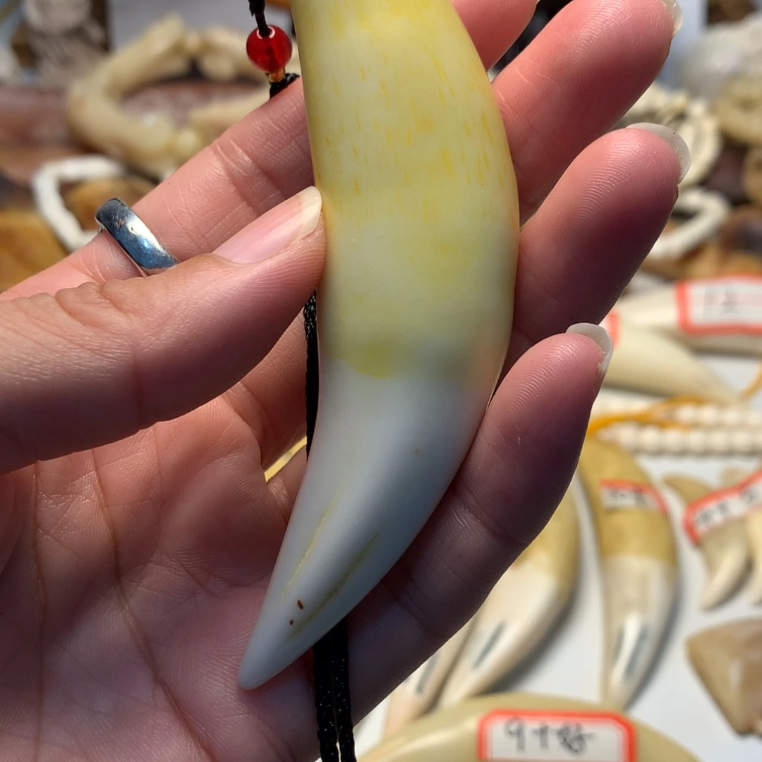 驼骨把件驼骨把件黄色牙牙
