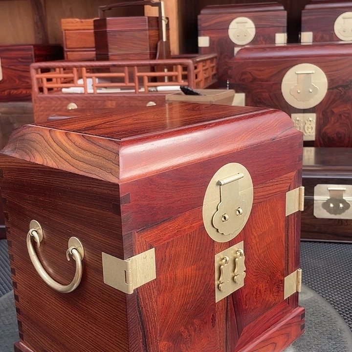 木维凹官皮箱一个