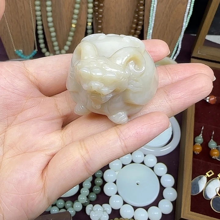 颈饰未镶嵌和田玉