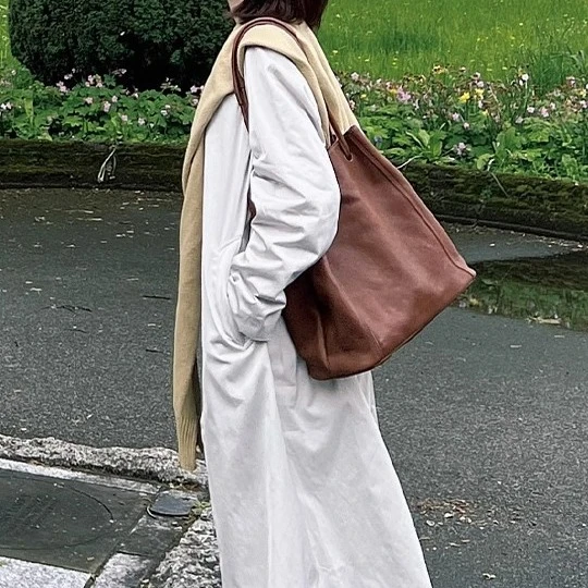 裘真008水桶包女斜挎单肩通勤大容量托特包真皮复古植鞣牛皮包包