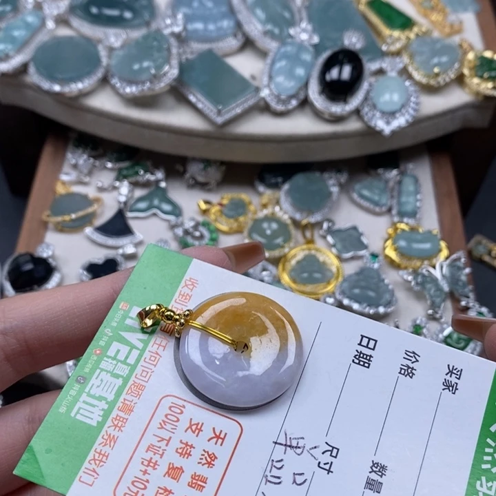 翡翠颈饰未镶嵌翡翠