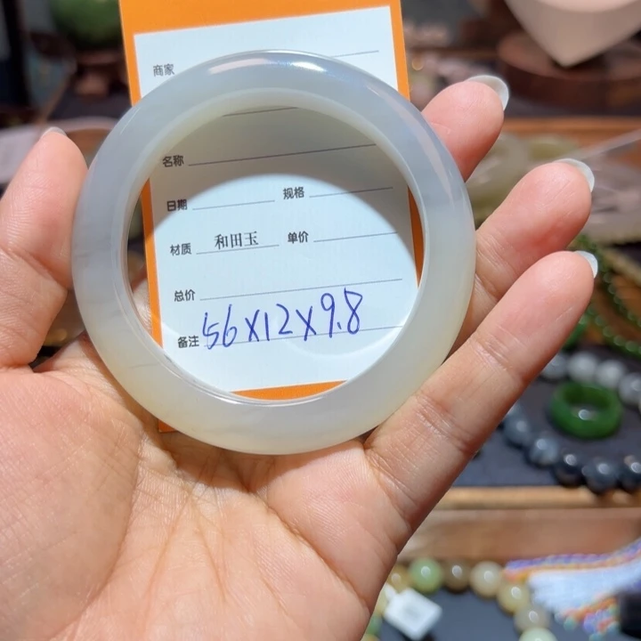 和田玉未镶嵌手镯