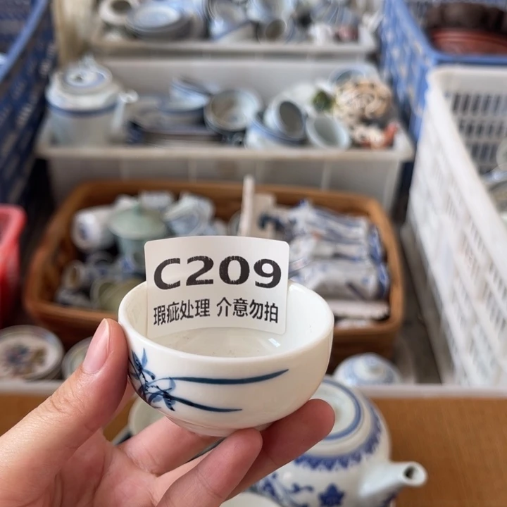 鸿***牛杯子怀旧瓷器，瑕疵处理，介意勿拍