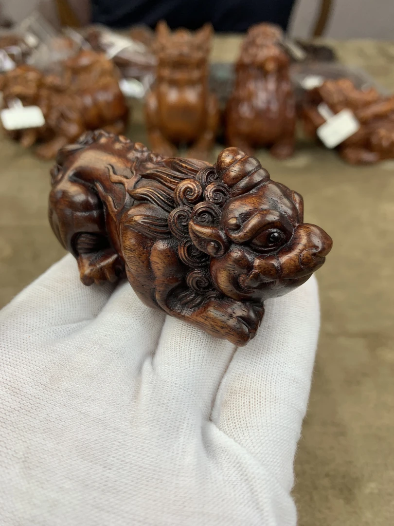 海南黄花梨手把件貔貅（黄花梨手把件）