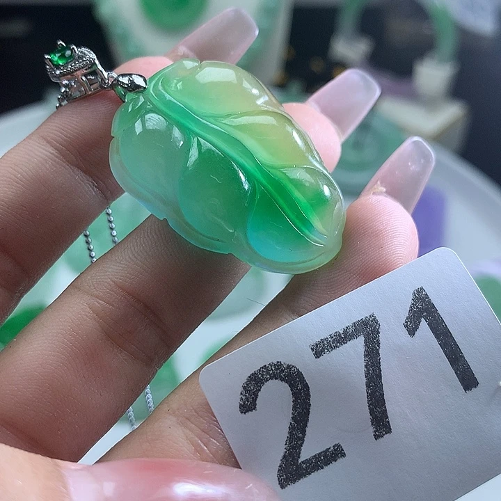 翡翠未镶嵌吊坠(赠链)翡翠