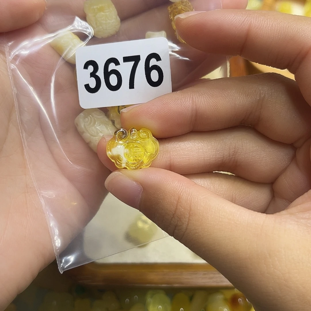 琥珀未镶嵌珠宝奇石