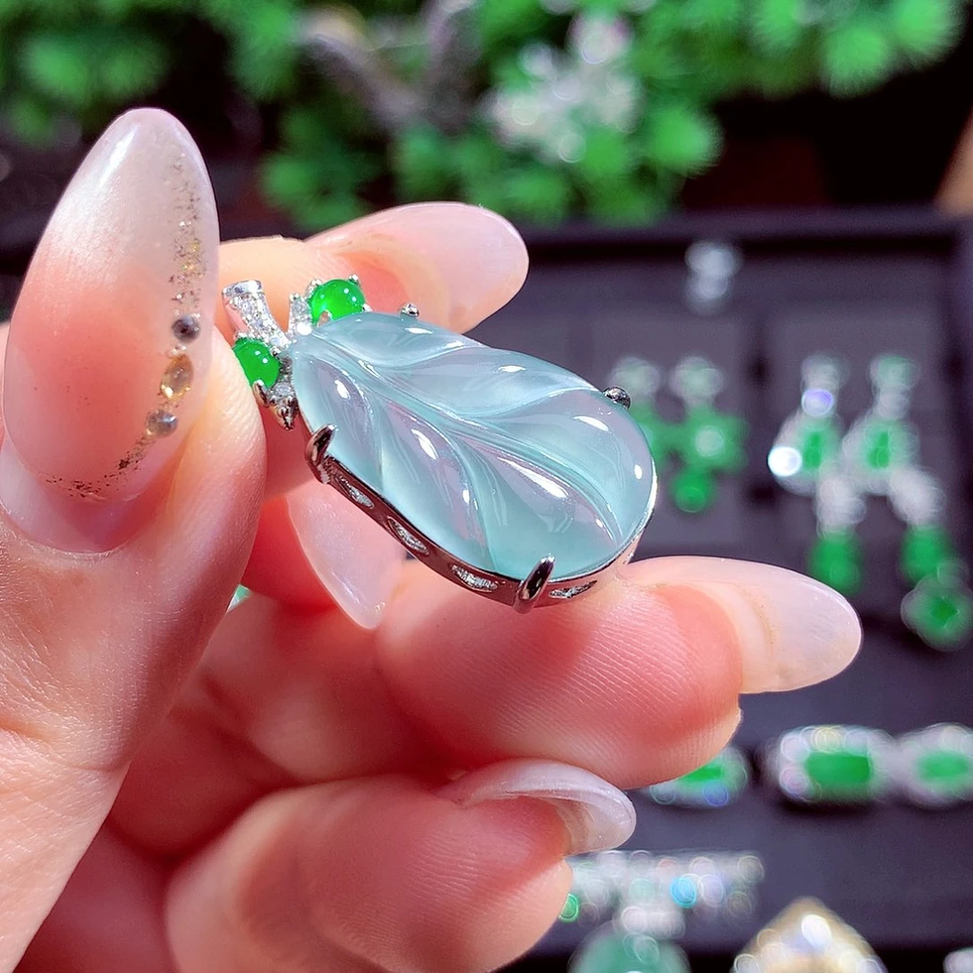 颈饰未镶嵌翡翠天然