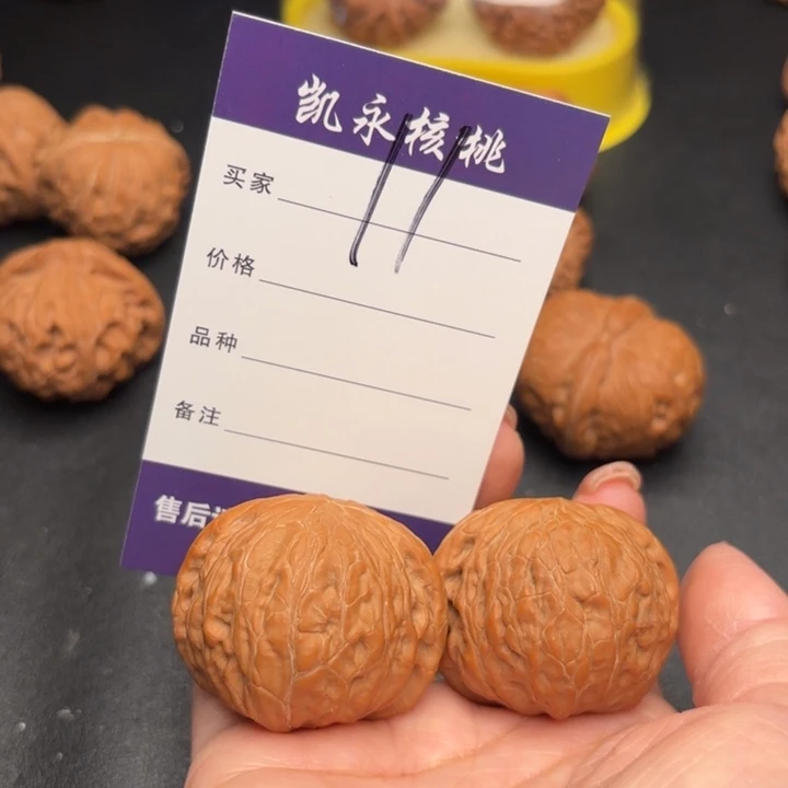 王***板吊坠桃核41铁锤狮子头