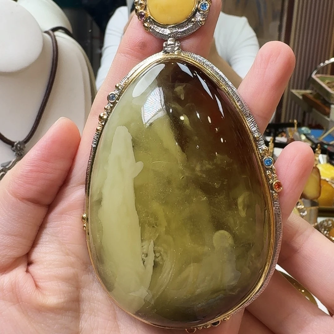 琥珀未镶嵌颈饰吊坠