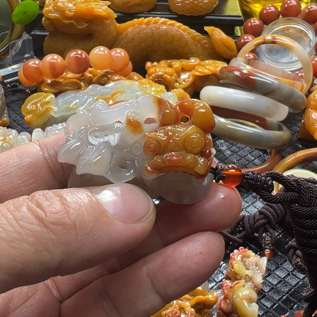 石英质玉未镶嵌颈饰