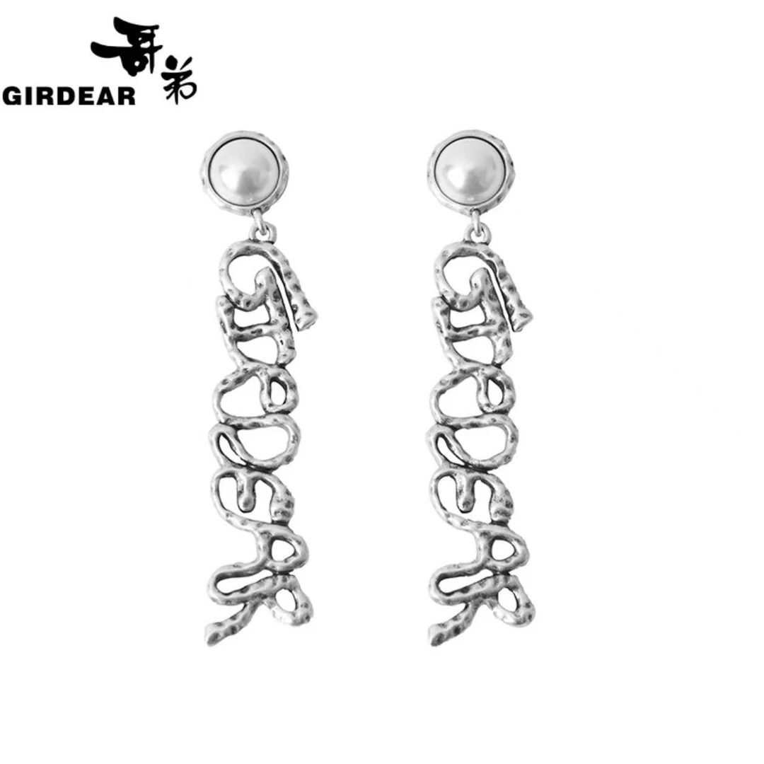 铜合金耳饰 哥弟新款时尚复古高级感GIRDEAR字母耳饰配饰190024