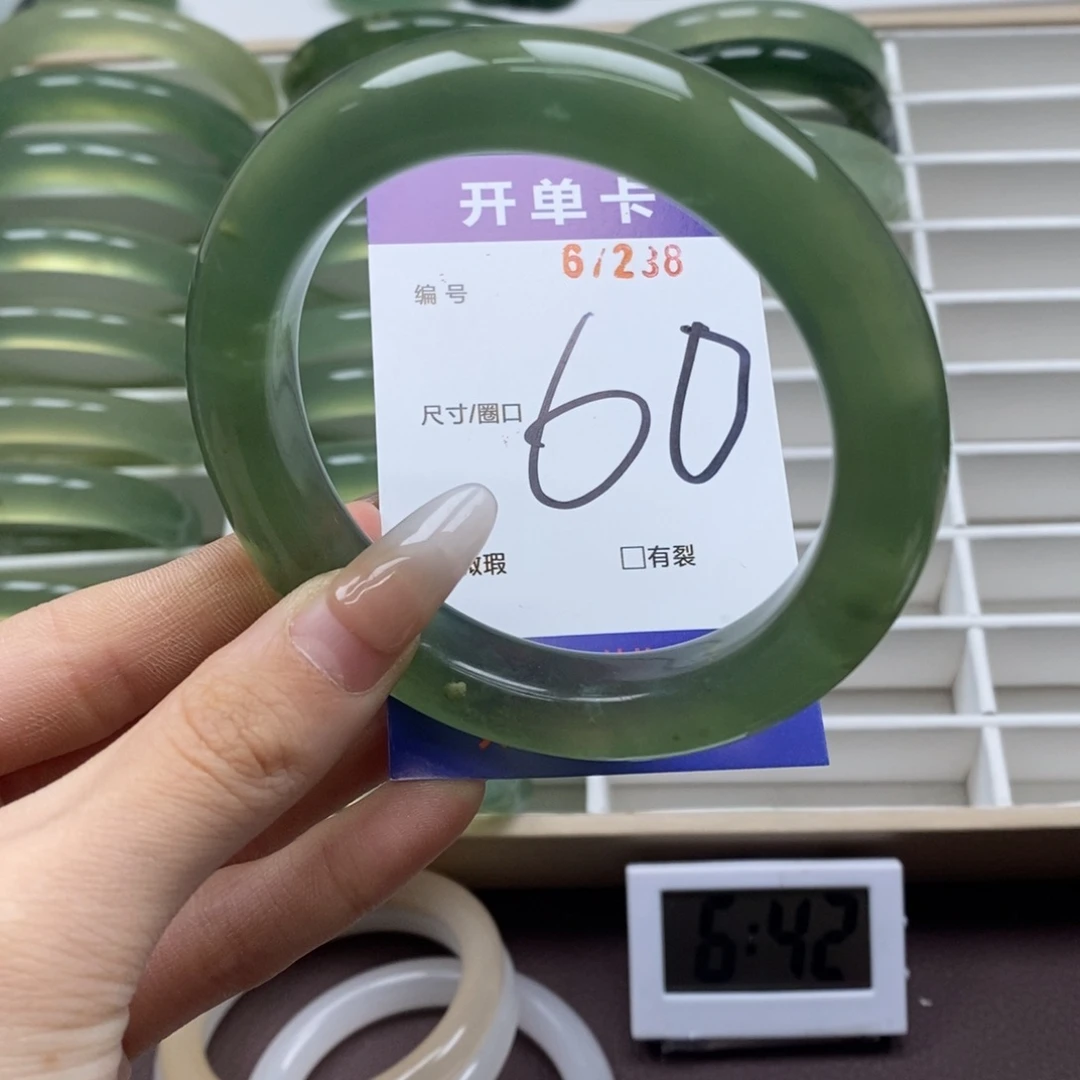 蛇纹石玉手镯未镶嵌