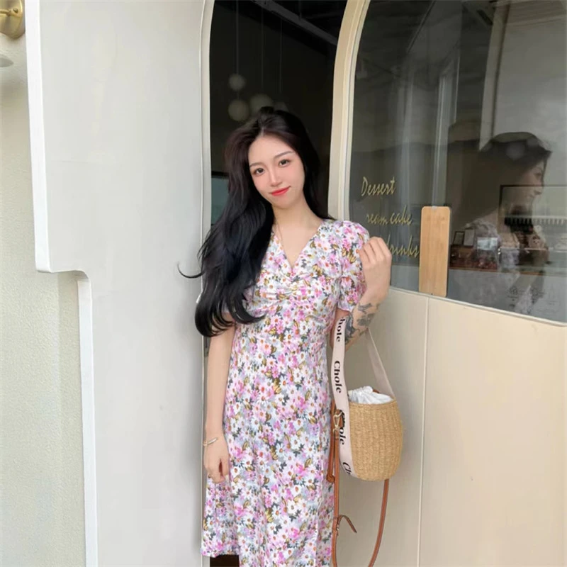 实拍2025新款初恋温柔风ins开叉碎花裙V领茶歇连衣裙a字裙女夏连