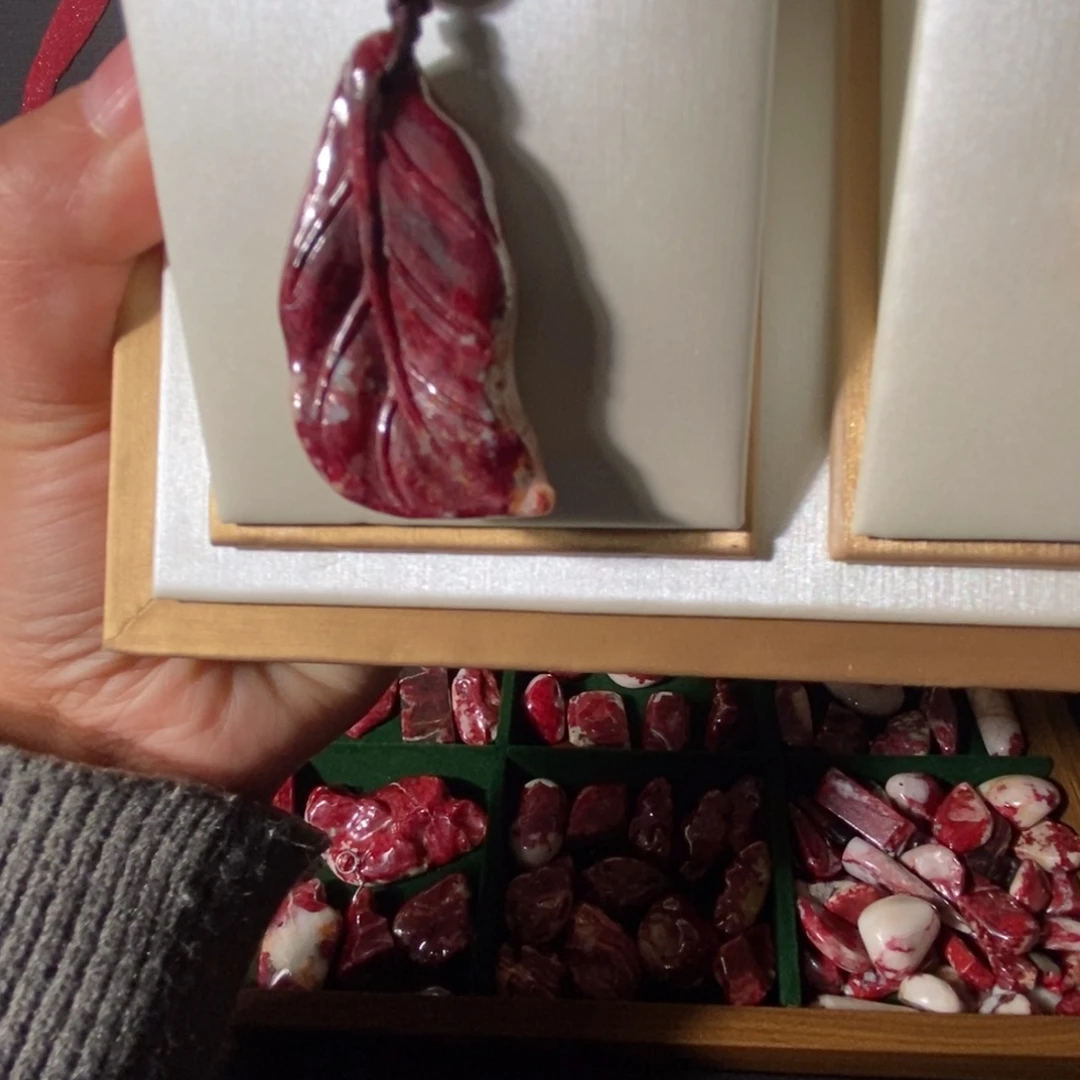 天然辰砂天然朱砂雕刻一叶暴富