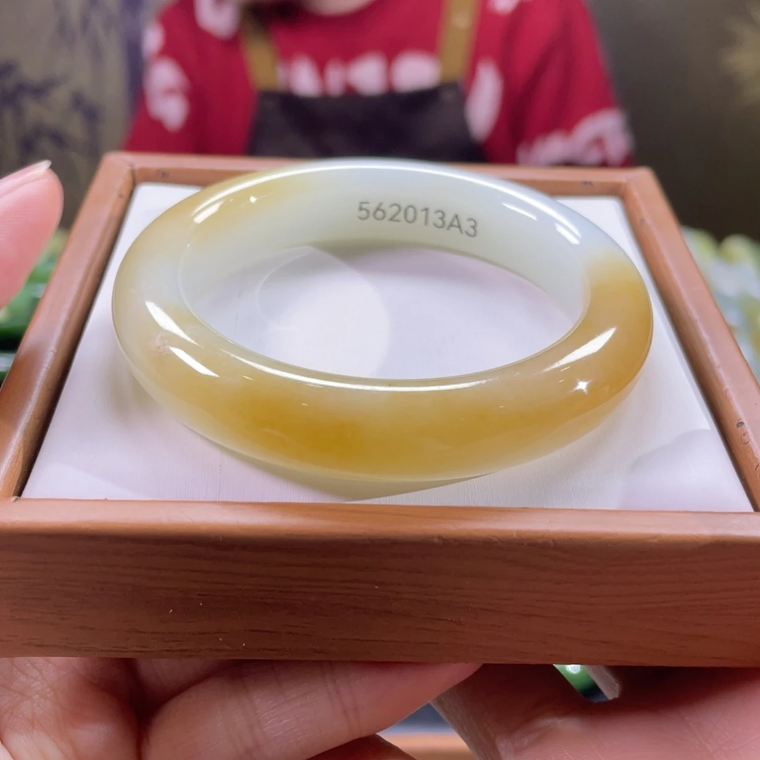 和田玉未镶嵌手镯56圈