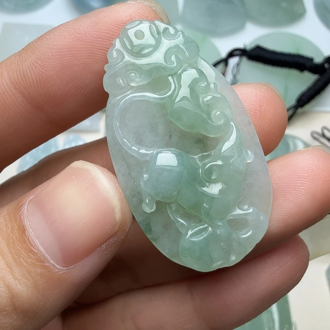 翡翠未镶嵌颈饰天然缅甸翡翠A货冰种鼠牌